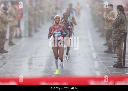 Mary Ngugi-Cooper remporte l'Elite Women's race lors de l'AJ Bell Great North Run 2023 à travers Newcastle upon Tyne, Gateshead et South Shields. Date de la photo : dimanche 8 septembre 2024. Banque D'Images