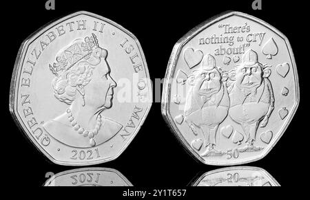 2021 Isloe of Man 50p avec Tweedledum & Tweedledee d'Alice's Through the Looking Glass Banque D'Images