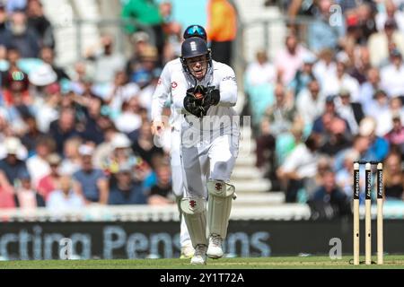 Jamie Smith, de l'Angleterre, surprend Asitha Fernando, du Sri Lanka, lors du troisième jour de Rothesay test match Angleterre - Sri Lanka au Kia Oval, Londres, Royaume-Uni, 8 septembre 2024 (photo de Mark Cosgrove/News images) Banque D'Images