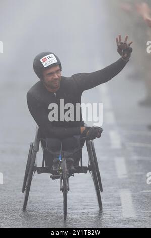 JohnBoy Smith remporte la course masculine en fauteuil roulant lors de l'AJ Bell Great North Run 2023 à Newcastle upon Tyne, Gateshead et South Shields. Date de la photo : dimanche 8 septembre 2024. Banque D'Images