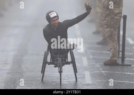 JohnBoy Smith remporte la course masculine en fauteuil roulant lors de l'AJ Bell Great North Run 2023 à Newcastle upon Tyne, Gateshead et South Shields. Date de la photo : dimanche 8 septembre 2024. Banque D'Images