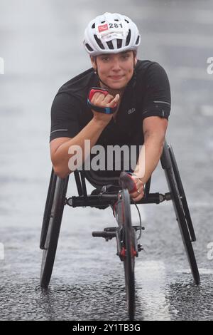 Jade Hall remporte la course féminine en fauteuil roulant lors de l'AJ Bell Great North Run 2023 à Newcastle upon Tyne, Gateshead et South Shields. Date de la photo : dimanche 8 septembre 2024. Banque D'Images