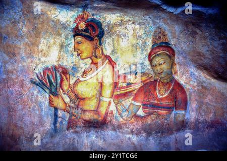 Sigiriya, Sri Lanka. Peintures célèbres des filles de nuage dans le rocher de Sigiriya Banque D'Images