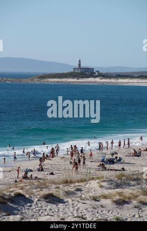 Côte Atlantique sur les Rias Baixas en Galice , Espagne. Célèbre phare de Larino près de carnota Banque D'Images