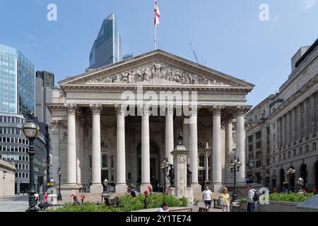 La façade ouest néo-classique de la Royal Exchange classée Grade I avec un portique de huit colonnes corinthiennes, de la jonction Bank, Londres, Angleterre Banque D'Images