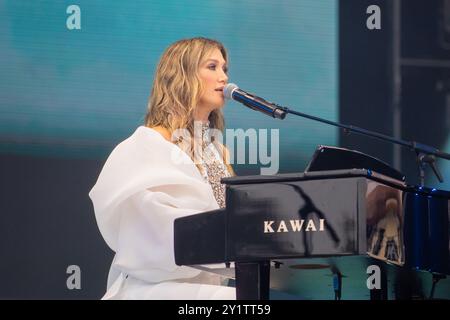 Preston, Angleterre, 8 septembre 2024. Delta Goodrem joue sur la scène principale de BBC Radio 2 dans le parc de Preston. Crédit : Izzy Clayton/Alamy Live News Banque D'Images