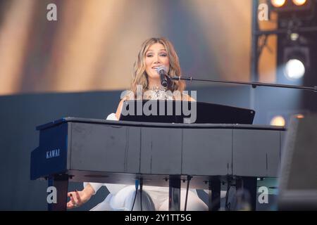 Preston, Angleterre, 8 septembre 2024. Delta Goodrem joue sur la scène principale de BBC Radio 2 dans le parc de Preston. Crédit : Izzy Clayton/Alamy Live News Banque D'Images