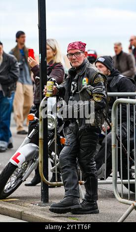 Brighton UK 8 septembre 2024 - des centaines de motocyclistes et de rockeurs à l'Ace Day Brighton Burn Up qui fait partie du 30ème anniversaire de l'événement Ace Cafe Reunion qui commence à Londres et se termine sur Madeira Drive à Brighton . Le week-end de 3 jours célèbre l'histoire et le patrimoine du célèbre Ace Cafe à Londres 25 ans après sa fermeture en 1969 avec la première réunion qui a eu lieu en 1994 à Londres et à Brighton : Credit Simon Dack / Alamy Live News Banque D'Images