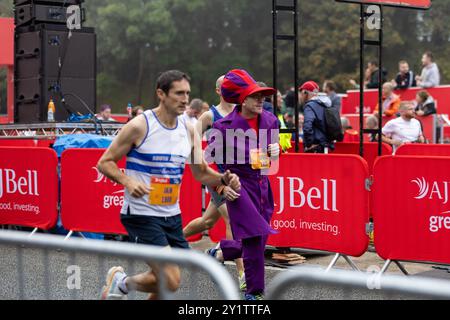 Newcastle, Royaume-Uni, 8 septembre 2024, départ de l'AJ Bell Great North Run 2024, crédit : Aaron Badkin/Alamy Live News Banque D'Images