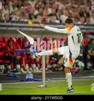 Duesseldorf, Allemagne. 07 septembre 2024. Jamal Musiala (DFB) schießt einen Papierflieger Allemagne - Hongrie Deutschland - Ungarn 07.09.2024 Copyright Banque D'Images