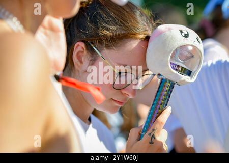 Entertainment Musik, Lollapalooza Berlin 2024 08.09.2024, xdanx, Entertainment Musik, Lollapalooza Berlin 2024, v.l. dix-sept fans warten auf die Band Berlin Olympiastadion Berlin Deutschland DE *** Entertainment Music, Lollapalooza Berlin 2024 08 09 2024, xdanx, Entertainment Music, Lollapalooza Berlin 2024, v l dix-sept fans attendent le groupe Berlin Olympiastadion Berlin Berlin Berlin Danielxskomix Allemagne Copyright Banque D'Images