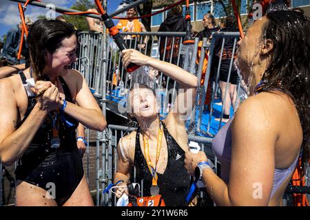 AMSTERDAM - la natation de la ville d'Amsterdam. L’organisation veut recueillir autant d’argent que possible pour la recherche scientifique sur la SLA et améliorer la qualité de vie des patients atteints de SLA. ANP RAMON VAN FLYMEN pays-bas OUT - belgique OUT Banque D'Images