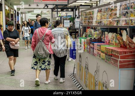 Singapour - 13 juin 2024 : photo du marché de rue Bugis à Singapour. C'est une destination touristique populaire, et se trouve à proximité de l'arrêt MRT Bugis Station. Banque D'Images