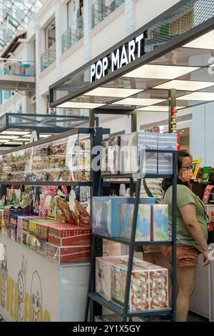 Singapour - 13 juin 2024 : photo du marché de rue Bugis à Singapour. C'est une destination touristique populaire, et se trouve à proximité de l'arrêt MRT Bugis Station. Banque D'Images