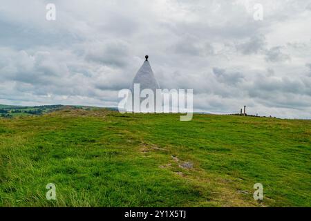 Vue sur la colline de l'emblématique monument White Nancy Banque D'Images