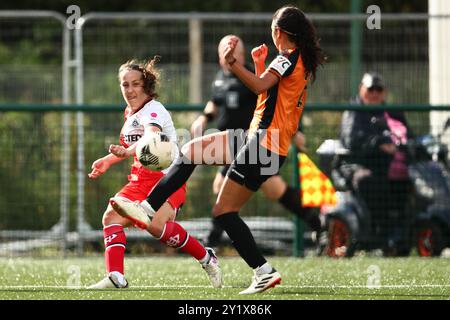 Londres, Royaume-Uni. 8 septembre 2024. Phoebe Leitch (17 Dulwich Hamlet) en action lors du match de la FA Womens National League Division One South East entre London Bees et Dulwich Hamlet à The Hive. Crédit : Liam Asman/Alamy Live News Banque D'Images