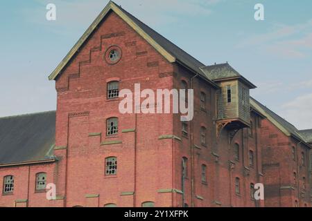 Les Bass Maltings abandonnés, classés Grade II, désutilisèrent des bâtiments de malt à Sleaford, Lincolnshire, Angleterre, abandonnés depuis les années 1990 Banque D'Images