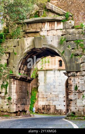 Vue de l'Arc de Drusus, Rome, Italie Banque D'Images