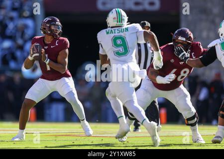 7 septembre 2024 : le quarterback Kyron drones (1) des Virginia Tech Hokies lance la balle pendant le match de football NCAA entre les Marshall Thinging Her Banque D'Images