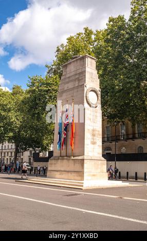 Londres, Royaume-Uni – août 25 2024. Le mémorial de guerre du cénotaphe à Whitehall, Londres Banque D'Images