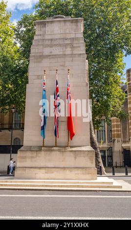 Londres, Royaume-Uni – août 25 2024. Le mémorial de guerre du cénotaphe à Whitehall, Londres Banque D'Images
