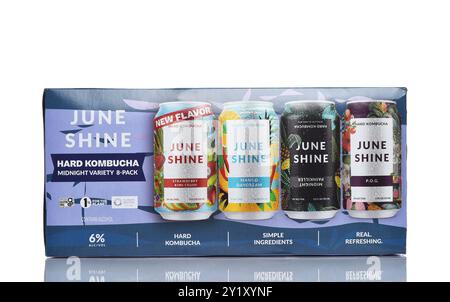 IRVINE, CALIFORNIE - 6 septembre 2024 : un pack de 8 June Shime Hard Kombucha. Banque D'Images