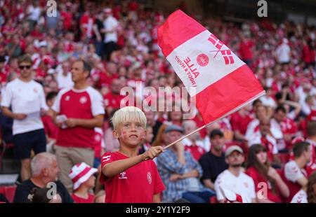 Parken, Copenhague, Danemark. 08 septembre 2024. Fans danois lors d'un match de l'UEFA Nations League, Danemark vs Serbie, à Parken, Copenhague, Danemark. Ulrik Pedersen/CSM/Alamy Live News Banque D'Images