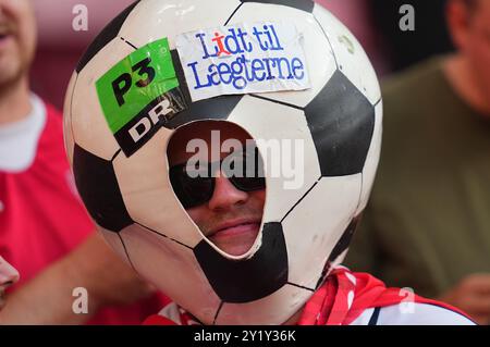 Parken, Copenhague, Danemark. 08 septembre 2024. Fans danois lors d'un match de l'UEFA Nations League, Danemark vs Serbie, à Parken, Copenhague, Danemark. Ulrik Pedersen/CSM/Alamy Live News Banque D'Images