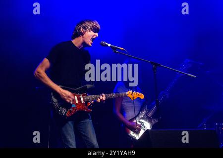 STEPHEN MALKMUS et les JICKS, CONCERT, GREEN MAN FESTIVAL 2012 : Stephen Malkmus et les Jicks jouent sur la scène de montagne au Green Man Festival 2012 à Glanusk Park, Brecon, pays de Galles, août 2012. Photo : Rob Watkins. INFO : Stephen Malkmus and the Jicks est un groupe de rock indépendant américain dirigé par Stephen Malkmus de Pavement. Connu pour ses paroles pleines d'esprit, son éclectique et son travail expérimental de guitare, le groupe mélange des influences rock, psychisme et jam avec le style original et décontracté de Malkmus. Banque D'Images