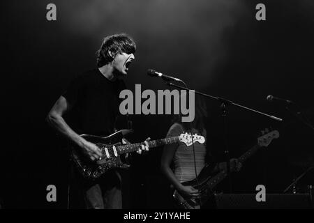 STEPHEN MALKMUS et les JICKS, CONCERT, GREEN MAN FESTIVAL 2012 : Stephen Malkmus et les Jicks jouent sur la scène de montagne au Green Man Festival 2012 à Glanusk Park, Brecon, pays de Galles, août 2012. Photo : Rob Watkins. INFO : Stephen Malkmus and the Jicks est un groupe de rock indépendant américain dirigé par Stephen Malkmus de Pavement. Connu pour ses paroles pleines d'esprit, son éclectique et son travail expérimental de guitare, le groupe mélange des influences rock, psychisme et jam avec le style original et décontracté de Malkmus. Banque D'Images