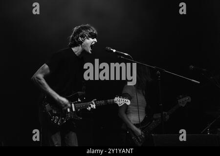 STEPHEN MALKMUS et les JICKS, CONCERT, GREEN MAN FESTIVAL 2012 : Stephen Malkmus et les Jicks jouent sur la scène de montagne au Green Man Festival 2012 à Glanusk Park, Brecon, pays de Galles, août 2012. Photo : Rob Watkins. INFO : Stephen Malkmus and the Jicks est un groupe de rock indépendant américain dirigé par Stephen Malkmus de Pavement. Connu pour ses paroles pleines d'esprit, son éclectique et son travail expérimental de guitare, le groupe mélange des influences rock, psychisme et jam avec le style original et décontracté de Malkmus. Banque D'Images