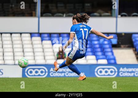 Birmingham, Royaume-Uni. 08 septembre 2024. Birmingham, Angleterre, 8 septembre 2024 : Lucy Quinn (17 Birmingham City) convertit le penalty lors du match de football Barclays Womens Championship entre Birmingham City et Sunderland à St Andrews à Birmingham, Angleterre (Natalie Mincher/SPP) crédit : SPP Sport Press photo. /Alamy Live News Banque D'Images