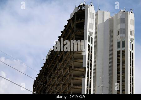 Las Vegas, États-Unis. 07 septembre 2024. LAS VEGAS, NEVADA - 7 SEPTEMBRE : L'hôtel Tropicana Las Vegas est vu le 7 septembre 2024 à Las Vegas, Nevada. Le Tropicana a ouvert ses portes le 4 avril 1957 et a subi des démolitions pour faire place au nouveau stade MLB. En date du 07 septembre 2024, la date de l'implosion est incertaine. (Photo de Bryan Steffy/Sipa USA) crédit : Sipa USA/Alamy Live News Banque D'Images