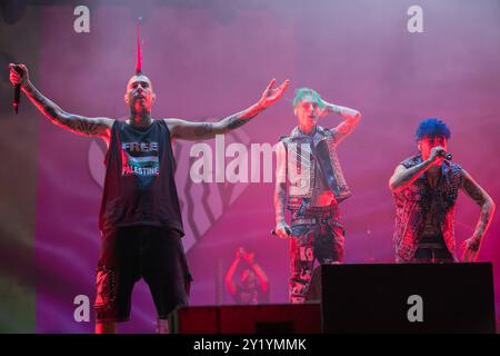 Concert de musique - la Sad - Summersad Tour 2024 Theo Matteo Botticini, Plant Francesco Emanuele Clemente e Fiks Enrico fonte de la Sad Sesto San Giovanni mi Carroponte Italie Copyright : xLucaxMicheli/TSCKx/xLiveMediax LPM 1509539 Banque D'Images