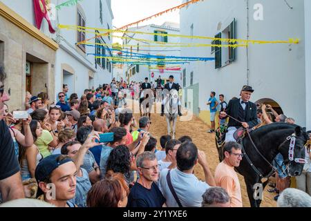 Danse traditionnelle avec des chevaux, 'Jaleo', originaire du 14ème siècle, fêtes de Sant Bartomeu, Ferreries, Minorque, îles Baléares, Espagne. Banque D'Images