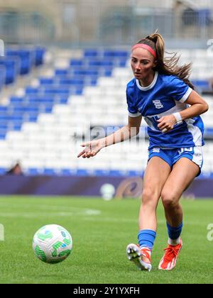 Birmingham, Royaume-Uni. 08 septembre 2024. Birmingham, Angleterre, 8 septembre 2024 : Neve Herron (30 Birmingham City) passe la balle lors du match de football Barclays Womens Championship entre Birmingham City et Sunderland à St Andrews à Birmingham, Angleterre (Natalie Mincher/SPP) crédit : SPP Sport Press photo. /Alamy Live News Banque D'Images