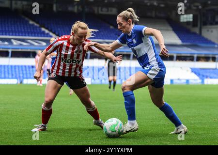 Birmingham, Royaume-Uni. 08 septembre 2024. Birmingham, Angleterre, 8 septembre 2024 : Rebecca Holloway (15 Birmingham City) sur le ballon lors du match de football Barclays Womens Championship entre Birmingham City et Sunderland à St Andrews à Birmingham, Angleterre (Natalie Mincher/SPP) crédit : SPP Sport Press photo. /Alamy Live News Banque D'Images