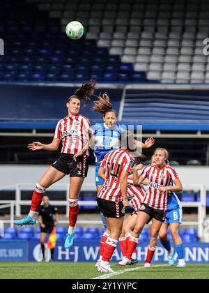 Birmingham, Royaume-Uni. 08 septembre 2024. Birmingham, Angleterre, le 8 septembre 2024 : Amy Goddard (4 Sunderland) dirige le ballon lors du match de football Barclays Womens Championship entre Birmingham City et Sunderland à St Andrews à Birmingham, Angleterre (Natalie Mincher/SPP) crédit : SPP Sport Press photo. /Alamy Live News Banque D'Images