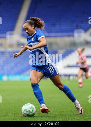 Birmingham, Royaume-Uni. 08 septembre 2024. Birmingham, Angleterre, 8 septembre 2024 : Tegan McGowan (19 Birmingham City) sur le ballon lors du match de football Barclays Womens Championship entre Birmingham City et Sunderland à St Andrews à Birmingham, Angleterre (Natalie Mincher/SPP) crédit : SPP Sport Press photo. /Alamy Live News Banque D'Images