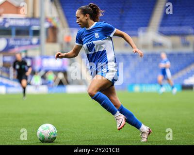 Birmingham, Royaume-Uni. 08 septembre 2024. Birmingham, Angleterre, 8 septembre 2024 : Tegan McGowan (19 Birmingham City) sur le ballon lors du match de football Barclays Womens Championship entre Birmingham City et Sunderland à St Andrews à Birmingham, Angleterre (Natalie Mincher/SPP) crédit : SPP Sport Press photo. /Alamy Live News Banque D'Images