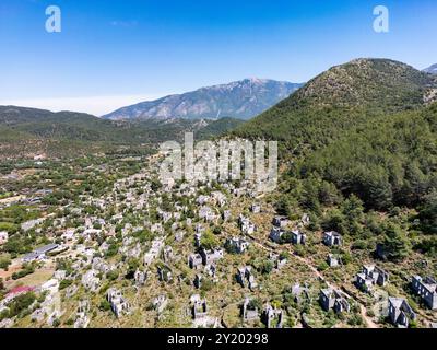 Kayakoy, un village grec abandonné, près de Fethiye, en Turquie. Vue aérienne du village grec historique abandonné en raison de l'échange de population Banque D'Images