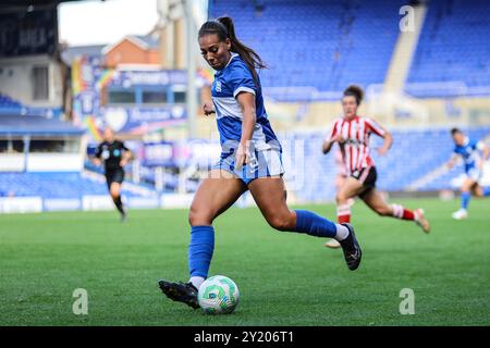 Birmingham, Royaume-Uni. 08 septembre 2024. Birmingham, Angleterre, 8 septembre 2024 : Ellie Mason (3 Birmingham City) sur le ballon lors du match de football Barclays Womens Championship entre Birmingham City et Sunderland à St Andrews à Birmingham, Angleterre (Natalie Mincher/SPP) crédit : SPP Sport Press photo. /Alamy Live News Banque D'Images