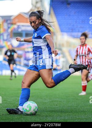 Birmingham, Royaume-Uni. 08 septembre 2024. Birmingham, Angleterre, 8 septembre 2024 : Ellie Mason (3 Birmingham City) sur le ballon lors du match de football Barclays Womens Championship entre Birmingham City et Sunderland à St Andrews à Birmingham, Angleterre (Natalie Mincher/SPP) crédit : SPP Sport Press photo. /Alamy Live News Banque D'Images