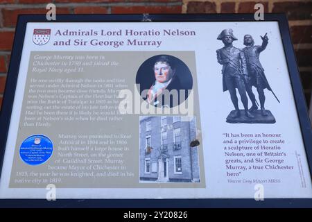 Sculpture des amiraux Lord Horatio Nelson et Sir George Murray, devant le Council House, sur North Street, Chichester, West Sussex, Royaume-Uni Banque D'Images