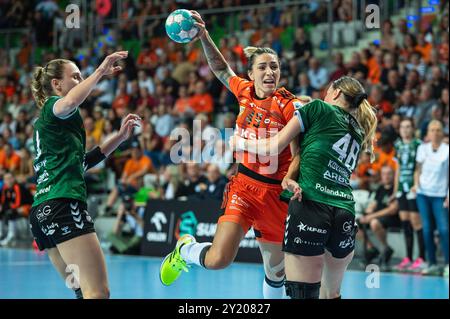 LUBIN, POLOGNE - 22 MAI 2024 : Handball Orlen Superleague femmes match MKS Zaglebie Lubin - MKS FunFloor Lublin. En action Patricia Machado Matieli Banque D'Images