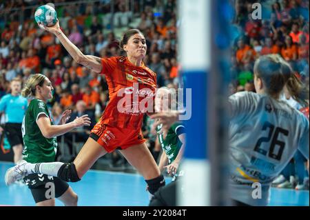 LUBIN, POLOGNE - 22 MAI 2024 : Handball Orlen Superleague femmes match MKS Zaglebie Lubin - MKS FunFloor Lublin. En action Bujnochova Karin Banque D'Images