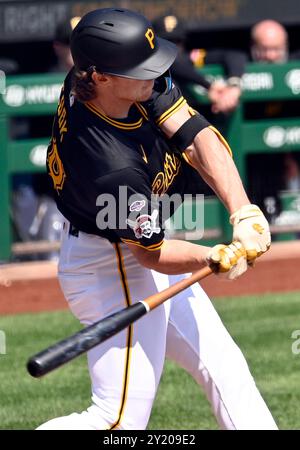 Pittsburgh, États-Unis. 08 septembre 2024. Les pirates de Pittsburgh Billy Cook frappe un double des règles de base marquant deux points lors de sa première MLB à la batte au PNC Park contre les Nationals de Washington le dimanche 8 septembre 2024 à Pittsburgh. Photo par Archie Carpenter/UPI crédit : UPI/Alamy Live News Banque D'Images