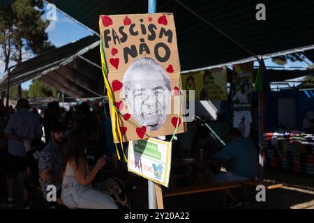 Affiche avec l'image de Lula da Silva disant "non au fascisme" au Festival Avante, à Seixal, Portugal. Banque D'Images