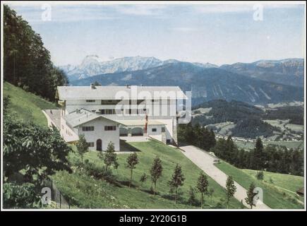 Retraite d'Hitler, le Berghof, près de Berchtesgaden] CA. 1938 BERGHOF 1930 retraite de montagne Adolf Hitler le Berghof 'Der Berghof gegen Reiteralpe' Berchtesgaden Der Berghof - Reiteralpe Obersalzberg retraite alpine d'Hitler, le Berghof, à Ober-Salzburg près de Berchtesgaden, Allemagne nazie Banque D'Images