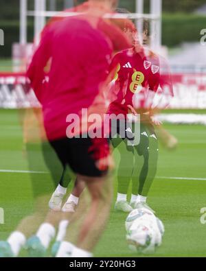 PONTYCLE, ROYAUME-UNI. 08 septembre 2024. Lewis Koumas du pays de Galles lors d'une séance d'entraînement masculin senior du pays de Galles au Vale Resort avant le match de l'UEFA Nations League 2025 entre le Monténégro et le pays de Galles au City Stadium NikšićNikšić le 9 septembre 2024 (PIC by John Smith/FAW) crédit : Football Association of Wales/Alamy Live News Banque D'Images